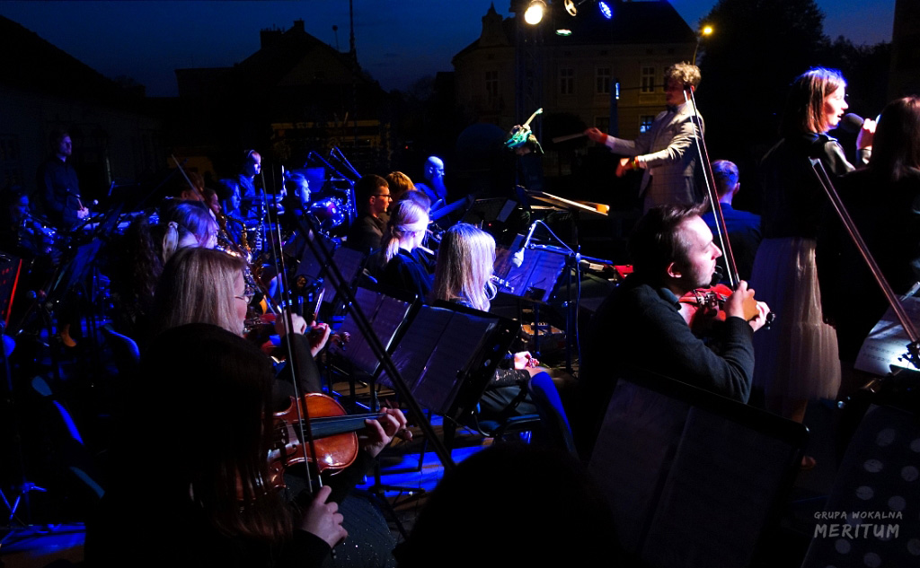 044.jpg -                                