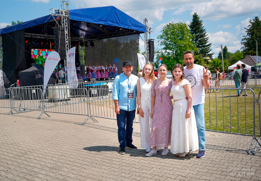 DS_04453.JPG -                                